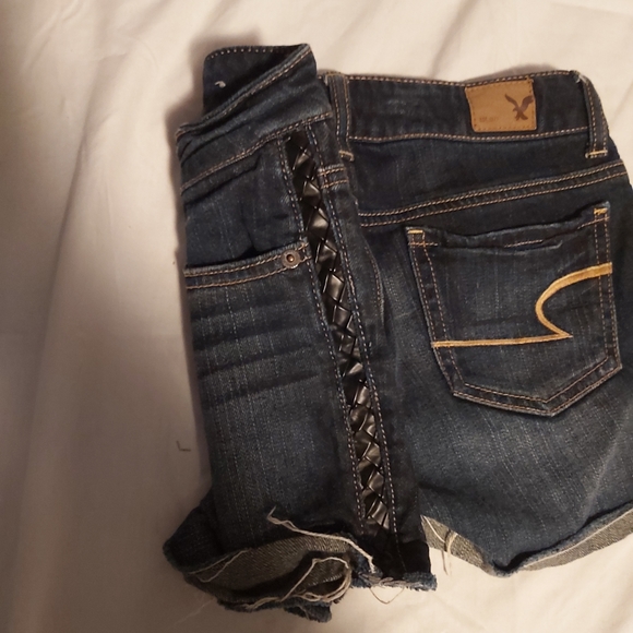 Dark wash low rise denim shorts - Picture 3 of 4